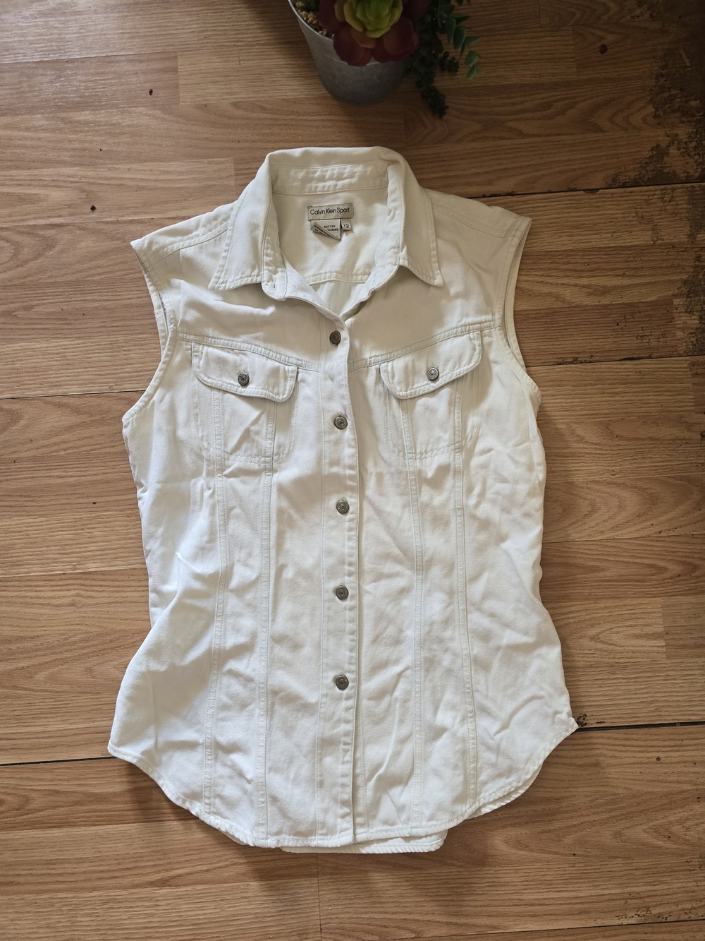 Calvin Klein cotton sleeveless vest with a spread collar, metal buttons, Size 12